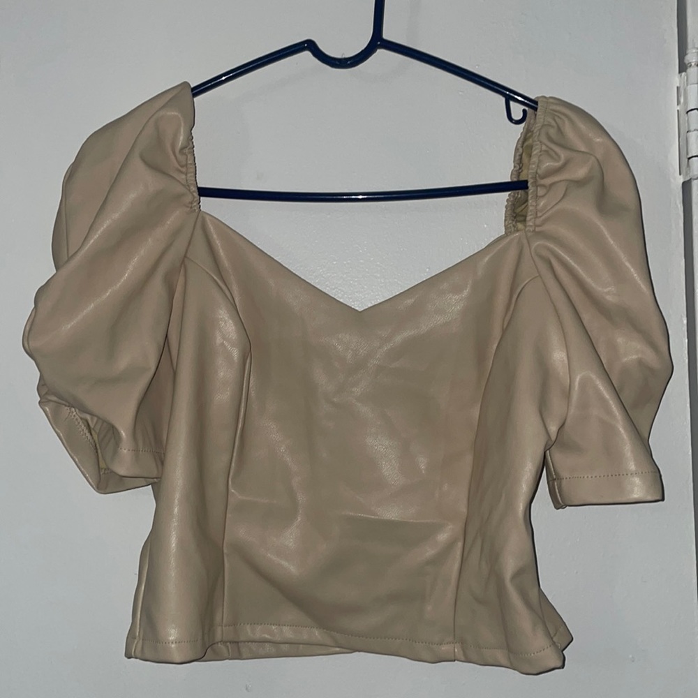 Two piece shirt set… in creme …,never wore… doesn’t have tags